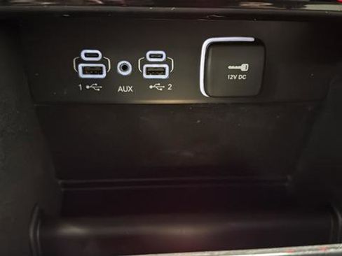 Used 2022 Jeep Grand Cherokee Limited AWD/4WD image 17