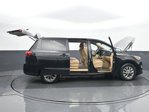 Used 2020 Kia Sedona LX image 26