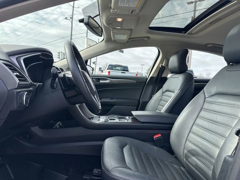 Used 2018 Ford Fusion SE w/ Fusion SE Technology Package image 11