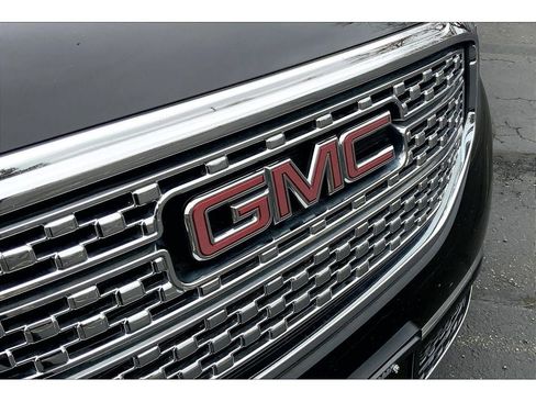 Used 2019 GMC Acadia Denali image 32