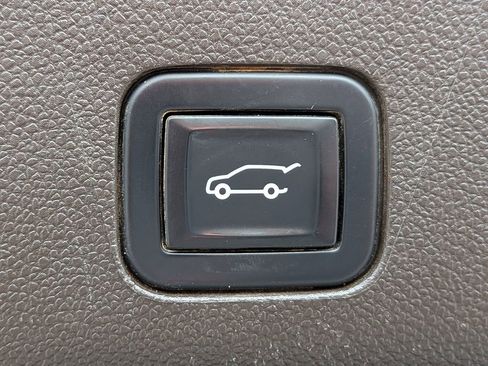 Used 2022 GMC Yukon XL SLT image 14