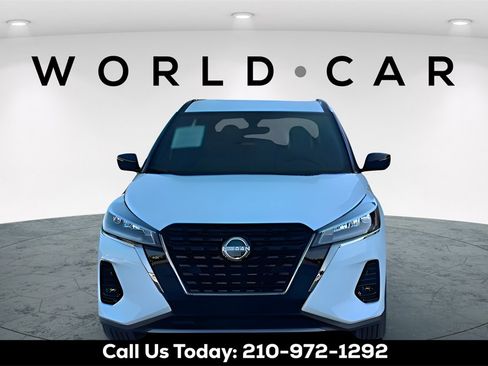 Used 2024 Nissan Kicks SR w/ SR Premium Package image 2