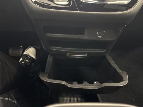 New 2026 Chrysler Pacifica Select AWD/4WD image 38