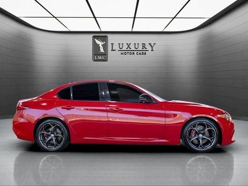 Used 2022 Alfa Romeo Giulia Veloce RWD image 9