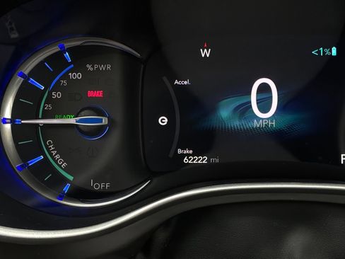 Used 2023 Chrysler Pacifica Touring-L FWD image 47