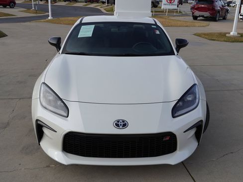 Certified 2025 Toyota GR86 Base w/ ALL Weather Mat Package (TMS) image 3