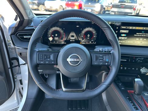 Used 2025 Nissan Kicks SR image 23