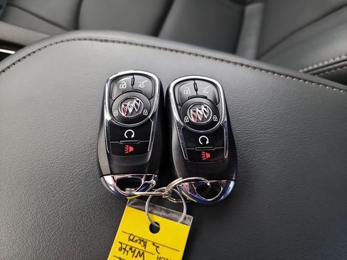 Used 2022 Buick Enclave Essence image 42