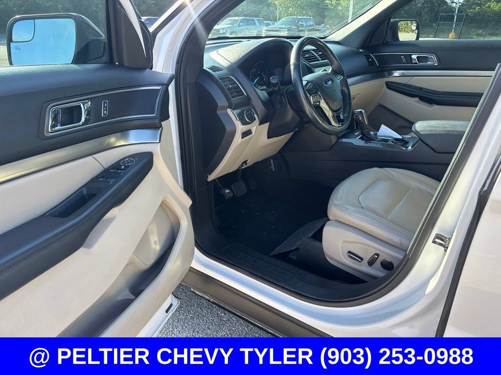 Used 2018 Ford Explorer XLT w/ Equipment Group 202A FWD image 12