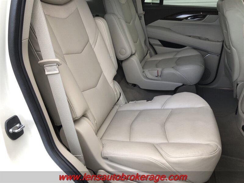 Used 2015 Cadillac Escalade 2WD image 20