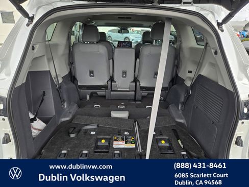 Used 2024 Toyota Sienna XLE image 27