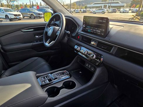 Used 2025 Honda Pilot EX-L image 11