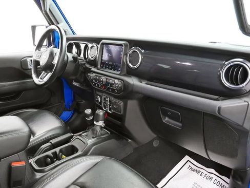 Used 2023 Jeep Wrangler Unlimited Sahara AWD/4WD image 15