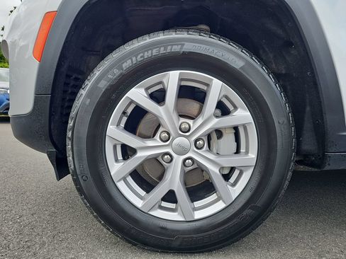 Used 2022 Jeep Grand Cherokee Limited AWD/4WD image 24