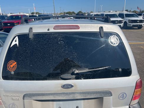 Used 2004 Ford Escape XLT image 11