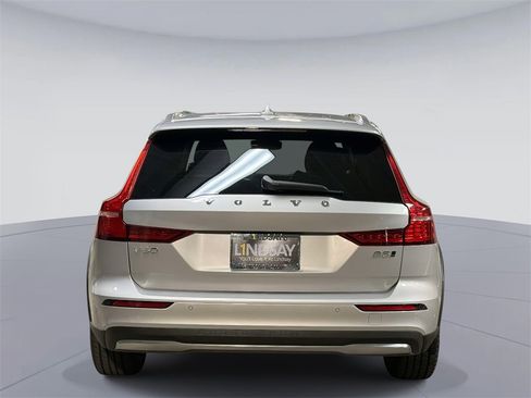 Used 2023 Volvo V60 B5 Cross Country Plus w/ Climate Package image 11