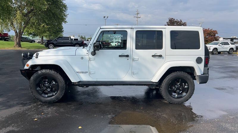 Used 2015 Jeep Wrangler Unlimited Sahara AWD/4WD image 5