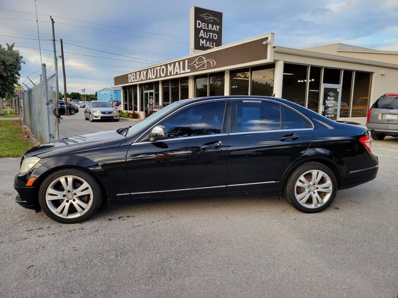 Used 2009 Mercedes-Benz C 300 Sedan image 2