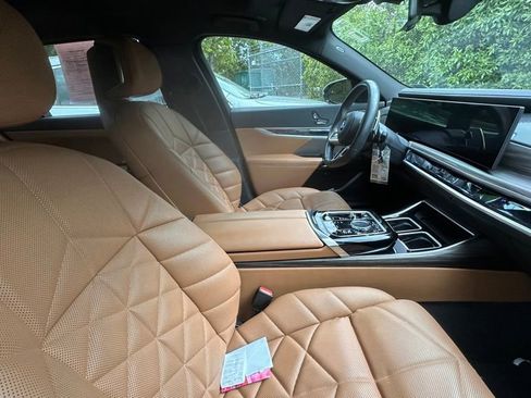 Used 2023 BMW 740i w/ Parking Assistance Package RWD image 4