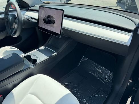 Used 2025 Tesla Model Y Long Range RWD image 5