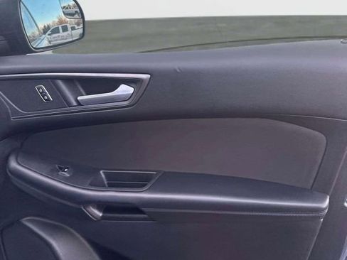 Used 2018 Ford Edge SE image 7