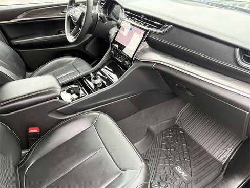 Used 2023 Jeep Grand Cherokee Limited w/ Luxury Tech Group II image 19