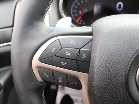 Used 2017 Jeep Grand Cherokee Limited image 25