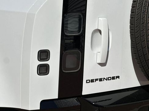 New 2026 Land Rover Defender 110 X-Dynamic SE AWD/4WD image 11