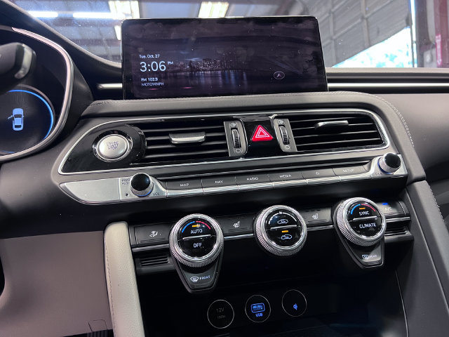 Used 2022 Genesis G70 2.0T w/ Prestige Package RWD image 24