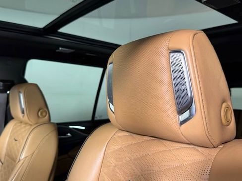 Certified 2023 Cadillac Escalade Sport w/ LPO, ONYX Package image 18