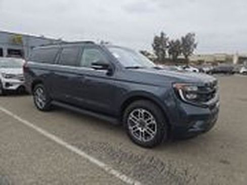 Used 2025 Ford Expedition Max Active AWD/4WD image 3