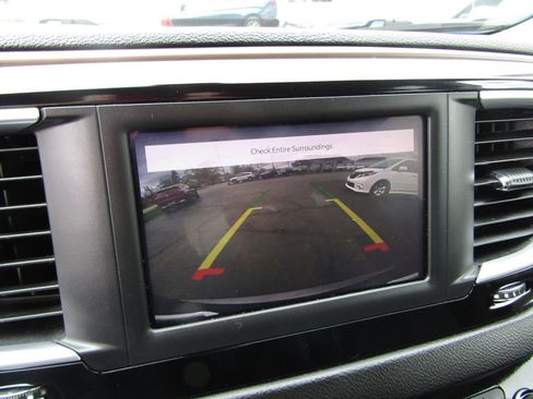 Used 2022 Chrysler Voyager LX FWD image 14