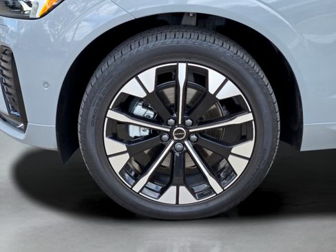 Certified 2026 Volvo XC60 B5 Plus w/ Protection Package Premier AWD/4WD image 37