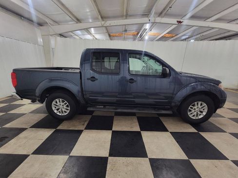 Used 2014 Nissan Frontier SV w/ SV Value Truck Package image 5