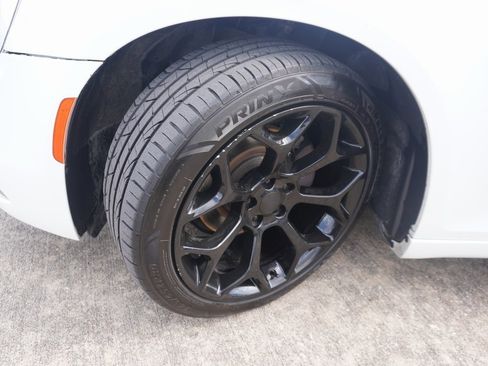 Used 2020 Chrysler 300 Limited image 30