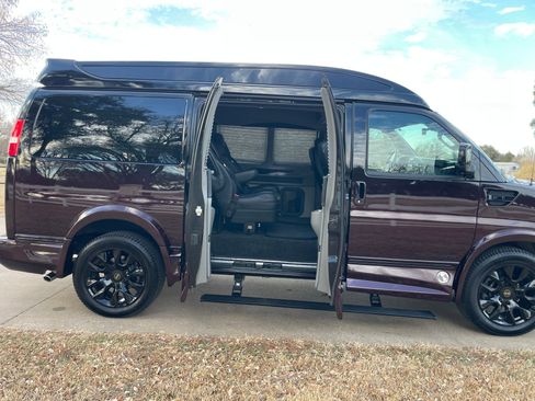 Used 2024 Chevrolet Express 2500 image 18