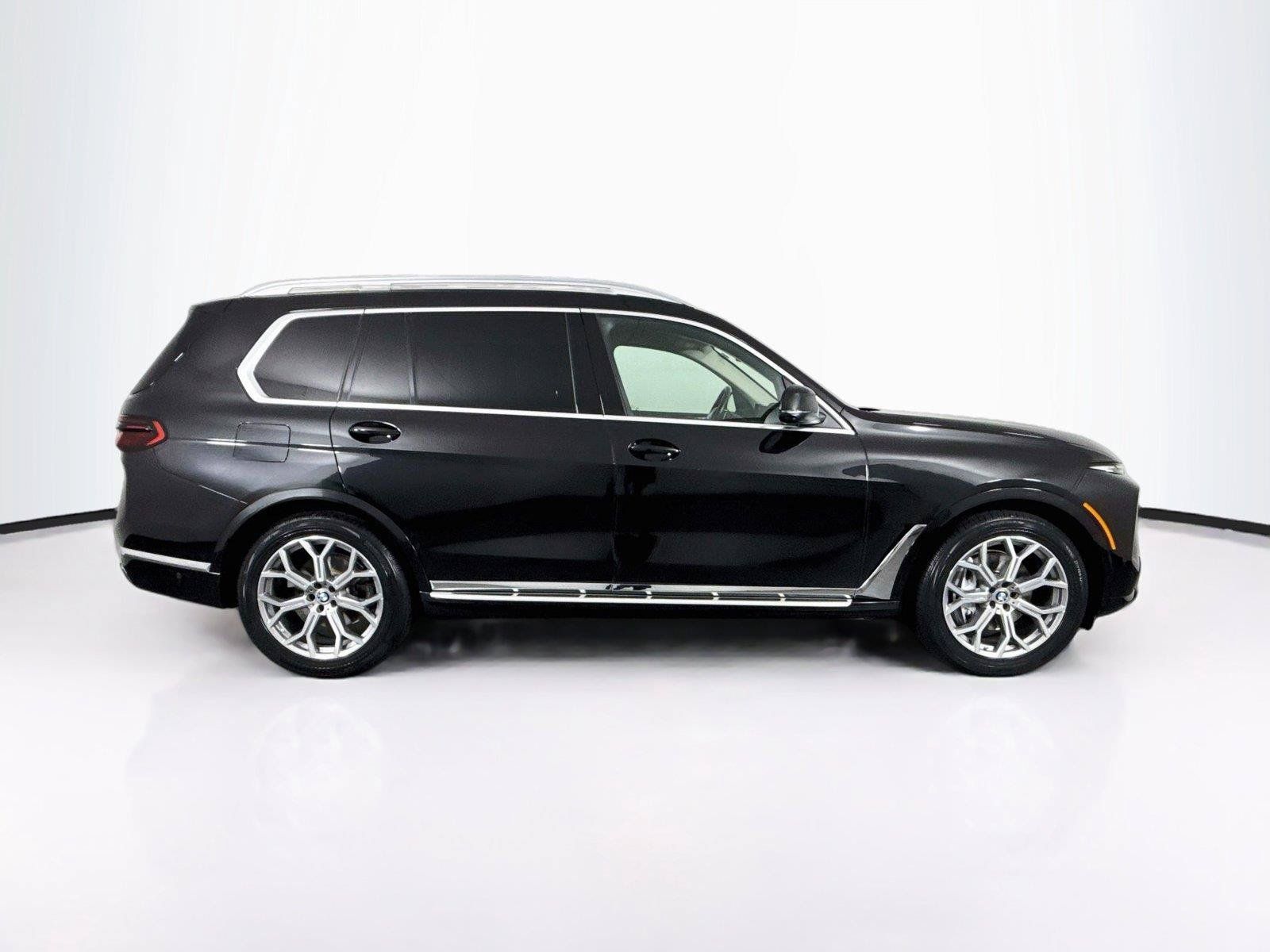 Used 2023 BMW X7 xDrive40i w/ Premium Package AWD/4WD image 11