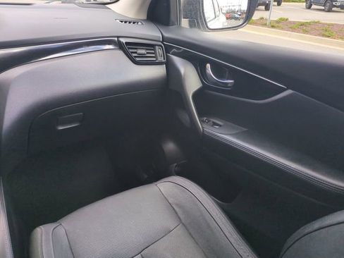 Used 2017 Nissan Rogue Sport SL w/ SL Premium Package image 17