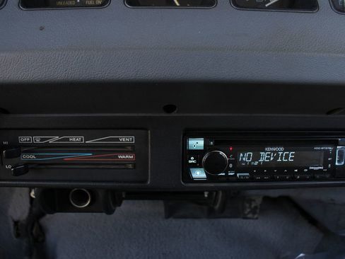 Used 1990 Jeep Wrangler S image 31