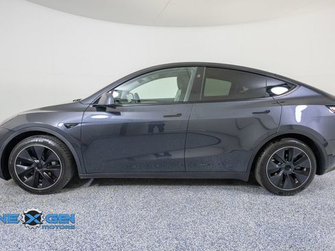 Used 2024 Tesla Model Y Long Range AWD/4WD image 4