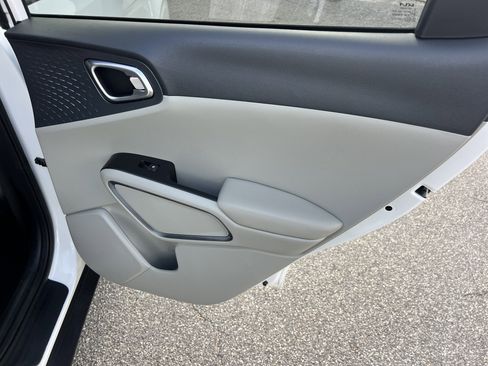 Used 2022 Kia Soul S image 16