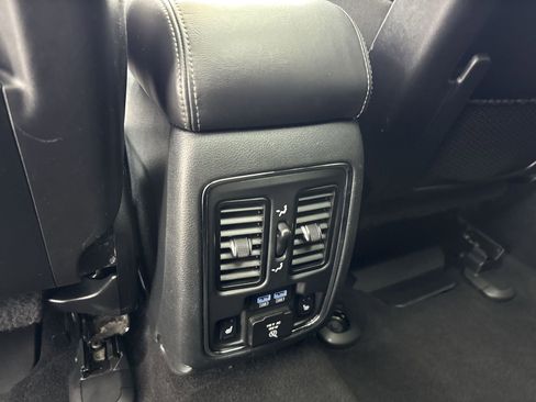 Used 2020 Jeep Grand Cherokee Overland image 29