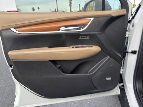 Used 2017 Cadillac XT5 Platinum image 10