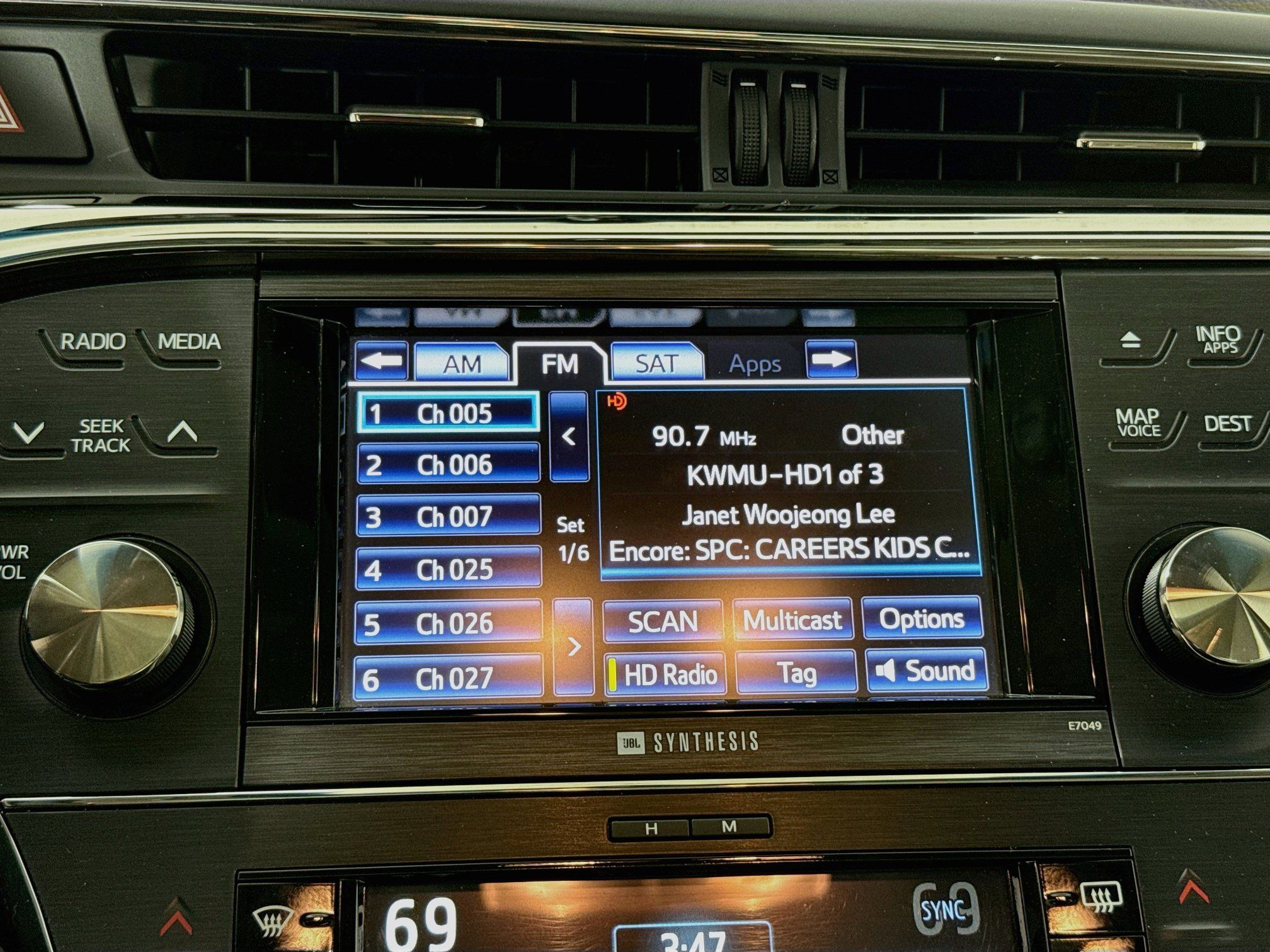 Used 2014 Toyota Avalon Limited w/ Technology Package FWD image 15