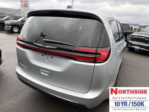 New 2026 Chrysler Pacifica Select FWD image 7