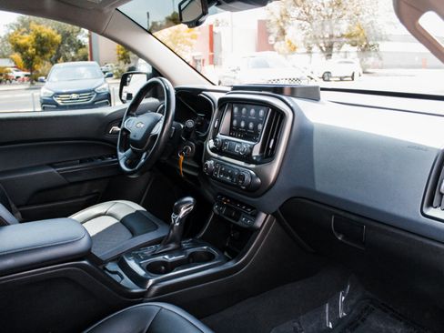 Used 2022 Chevrolet Colorado Z71 w/ Safety Package AWD/4WD image 28