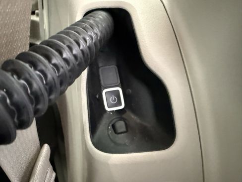 Used 2020 Chrysler Pacifica Limited w/ 8-pass Seating Package image 50