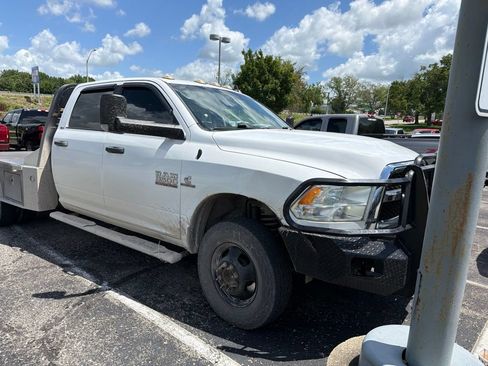 Used 2017 RAM 3500 SLT w/ Quick Order Package 29G SLT AWD/4WD image 2