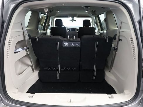 Used 2018 Chrysler Pacifica LX image 24