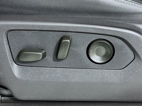 Used 2024 GMC Sierra 3500 SLT w/ SLT Convenience Package image 17